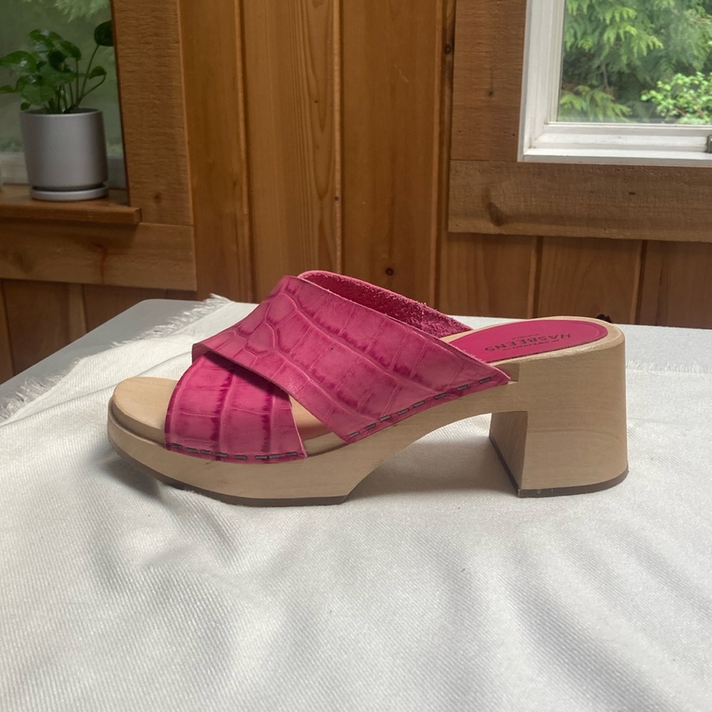 EUC Swedish Hasbeens Croc-Embossed Platform Sandals 37